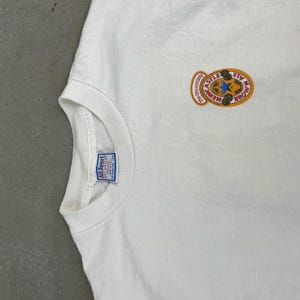 Vintage 90s Newcastle Brown Ale Promo Graphic T-Shirt / Retro / USA / Beverage / Large White image 4