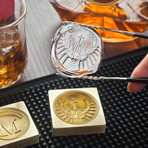 Benutzerdefinierter Eisballstempel, personalisierter runder Ball Eiswürfelstempel, kugelförmiger Eiswürfelstempel, Monogramm-Eisstempel, benutzerdefinierter Eisball-Branding-Stempel