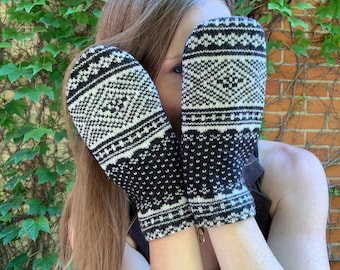 Black Cream Wool Cashmere Lined Mittens