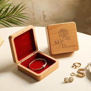 Personalize Bracelets Case, Wooden Case for Bracelets, Jewelry Case with Clear Lid, Custom Jewelry Display, Gift for Her, Jewelry Storage