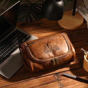 Personalisierte Leder Kulturtasche für Männer, Reise Kulturtasche, Trauzeugen Geschenk, Geschenk für Ihn, Vatertagsgeschenk, Herren Dopp Tasche, Kulturbeutel