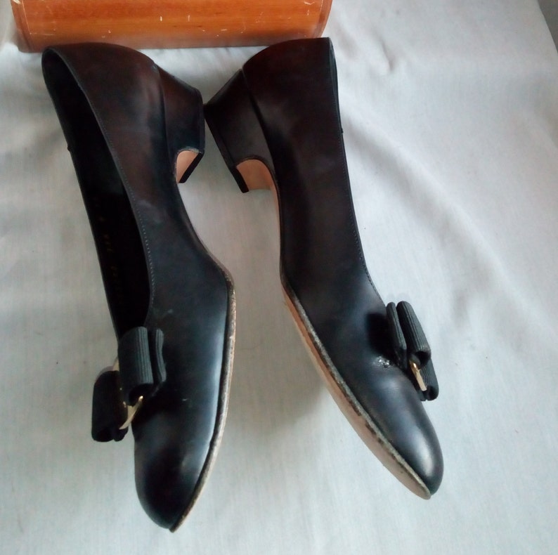 vintage Ferragamo BOW TIE Shoes / taille 8 étroite Eur 38.5 UK5.5 / Cuir Noir made in Italy / Vara Flats 90s image 4