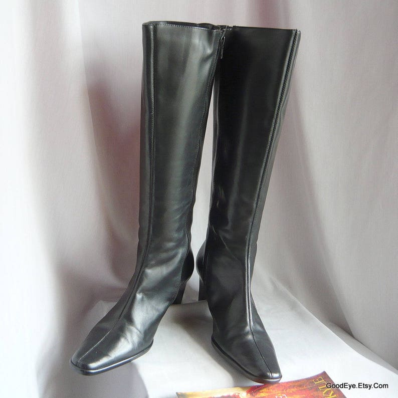 Vintage Black Leather Knee Boots w Stretch Vents size 8 m Eu 38 .5 UK 5 .5 90s Low Kitten Heel made in Brazil