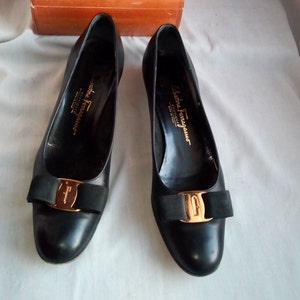 vintage Ferragamo BOW TIE Shoes / taille 8 étroite Eur 38.5 UK5.5 / Cuir Noir made in Italy / Vara Flats 90s image 1