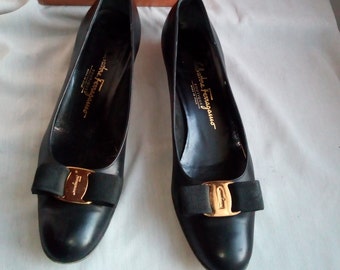 Vintage Ferragamo BOW TIE Shoes / size 8 narrow Eur 38.5  UK5.5 / Black Leather made in Italy / Vara Flats 90s