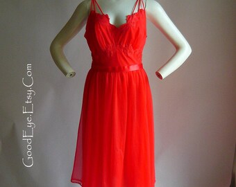 Camisón vintage de nailon rojo de VANITY FAIR, talla pequeña, busto 34-36, cinturón de cinta de satén con encaje de gasa, tirantes finos, diosa, años 50 y 60