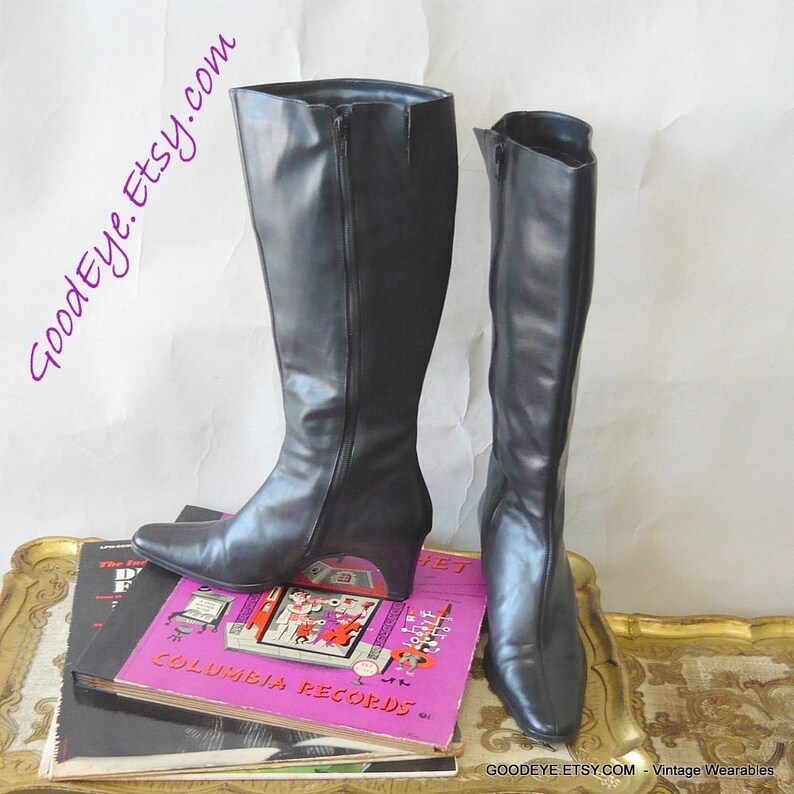 Vintage Black Leather Knee Boots w Stretch Vents size 8 m Eu 38 .5 UK 5 .5 90s Low Kitten Heel made in Brazil
