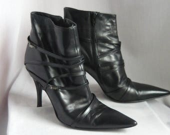 size 10 Vintage Pointed Toe Stiletto Ankle Boots / sz Eu 42 Uk 7 .5  / VIA SPIGA made in Italy / Black Leather Side Zip Y2k