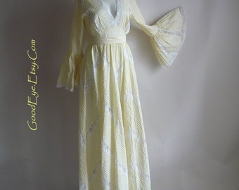 Vestido de novia mexicano ROMANTIC con frunces, largo / talla 4, 6, 8 pequeña / TACHI CASTILLO Vestidos estilo pradera / Inserciones de encaje de algodón amarillo pastel, década de 1970