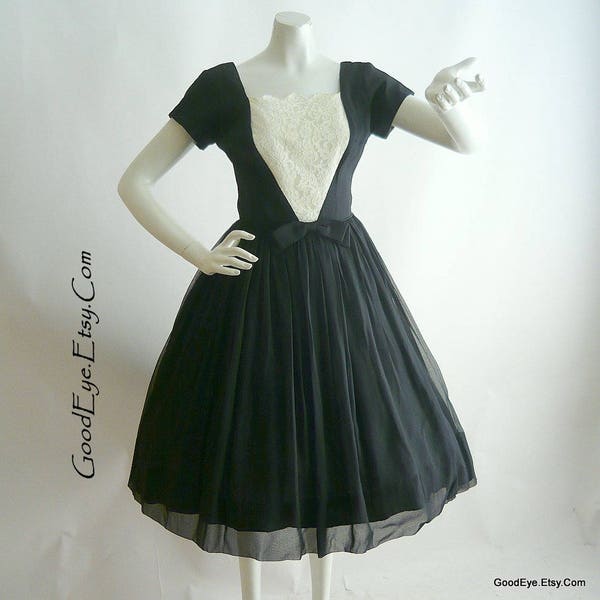Vintage 50er Jahre Petticoat Party Kleid Schwarz Weiß Spitze / Petite Größe klein 2 4 6 / Pin Up Hollywood Glamour Full Rock / Seide Chiffon made USA