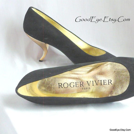 roger vivier suede pumps