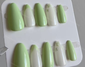 Mint Daisy Drücken Sie auf die Nägel | Handgemachte Grüne Blumen Französische Spitzen