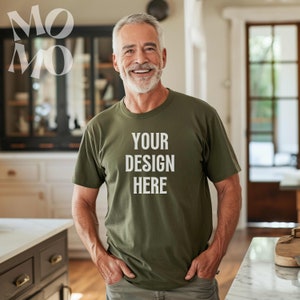 Gildan 5000 Militärgrün Tshirt Mockup | Älterer Mann | Opa Großvater | älteres graues Männchen | Ältere Menschen | Lagermodell im Ruhestand | JPG PNG