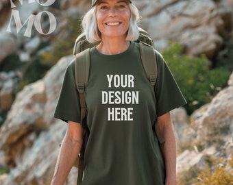 Gildan 5000 Militärgrün Tshirt Mockup | Aktive Senioren | Oma Wanderer | Ältere Outdoor-Touristin | ältere Frau | Mutter | JPG PNG