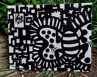 Title: „dancing bee” - Doodle Art, hand-drawn, unique piece, abstract painting, street art, canvas painting, marker art, black marker