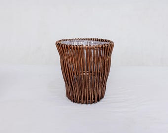 Cesta de mimbre hecha a mano: decoración rústica bohemia para el hogar