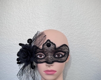 Gotycka czarna koronkowa maska maskaradowa z różą – elegancka maska wenecka dla kobiet