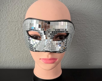Silver Mirror Mosaic Half Face Mask, Disco Ball Eye Mask, Reflective Masquerade Costume for Rave Festival Halloween Party, Unisex