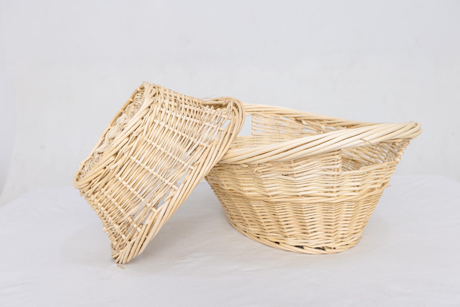 Handwoven Wicker Basket Set: Rustic Farmhouse Laundry & Toy Storage