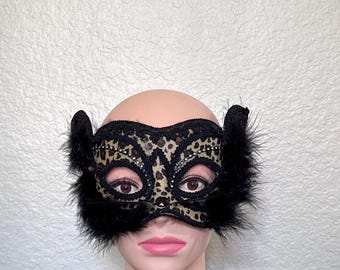 Máscara de mascarada de gato leopardo: máscara de ojos con plumas y estampado animal para fiesta de disfraces