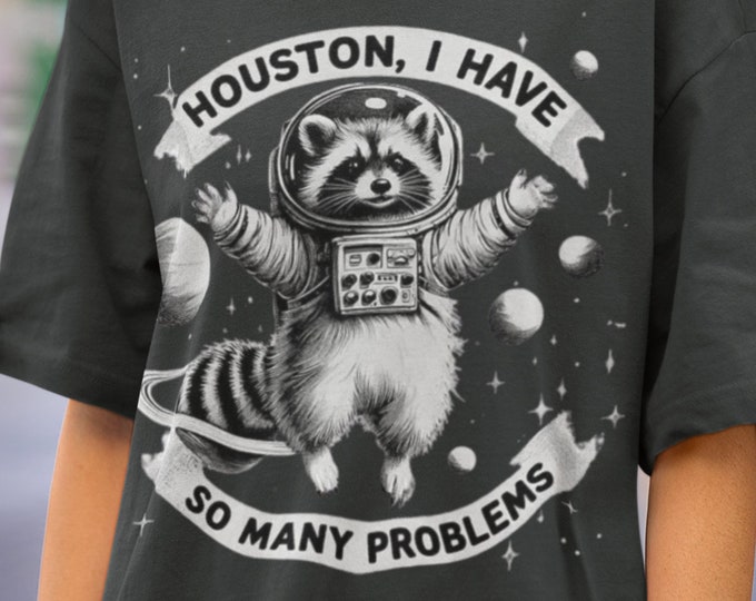 Vintage Funny Raccoon Shirt Unisex Moon Graphic T-shirts Retro Aesthetic Space Tee Funny Graphic T Shirt for Animal Lovers
