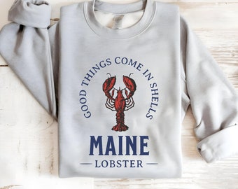 Nautisk goda saker kommer i snäckor T-shirt | Fiskare estetisk hummer strandt-shirt | Kustsemestertröja | Havsinspirerade sommarkläder