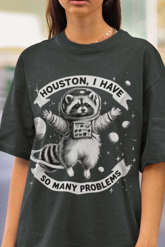 Vintage Funny Raccoon Shirt Unisex Moon Graphic T-shirts Retro Aesthetic Space Tee Funny Graphic T Shirt for Animal Lovers