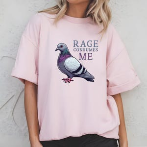 怒りが私を消費する鳩Tシャツ | 面白い鳩グラフィックTシャツ | 動物愛好家とバードウォッチャーのための風変わりなユーモアシャツ | ユニークなギフトアイデア
