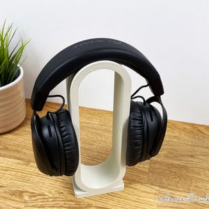 Minimalist Headphone Stand – stable headset holder for all over-ear models | modern home office & gaming accessory, unique gift idea