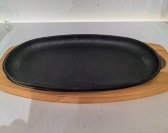 Round iron cast iron plate with wooden base