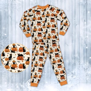 Spooky Pumpkin Ghost Cat Print Halloween Pajamas Set – Cute Fall Sleepwear for Trick or Treat Party and Cozy Nightwear for Kids and Adults