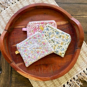 Mini Quilted Wallet ~ Quilted Zipper Pouch ~ Coin Purse ~ Cardholder ~ Keychain Wallet ~ Handmade ~ Gift Idea