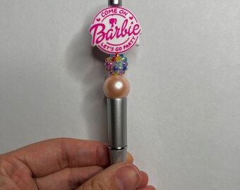 Allez, le stylo perlé Barbie