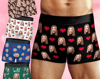 Könnte beinhalten: Boxershorts in verschiedenen Farben, jeweils mit einem sich wiederholenden Muster aus Gesichtern und Herzen. Die Shorts sind in Schwarz, Weiß, Blau und Grün erhältlich. Die grüne Hose hat den Text "I MY WIFE".