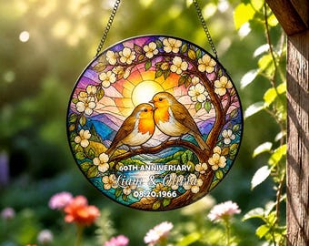 Decorazione personalizzata per l'anniversario di matrimonio: acchiappasole con due innamorati in vetro colorato, regalo per il 60° anniversario di matrimonio dei genitori, decorazione da appendere alla finestra.
