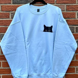 Black Cat Sweatshirt Cute Cat Lover Crewneck for Women Unisex Cozy Pullover Peeking Cat Graphic Cat Mom Gift Fall Winter Soft Casual Top zdjęcie 2