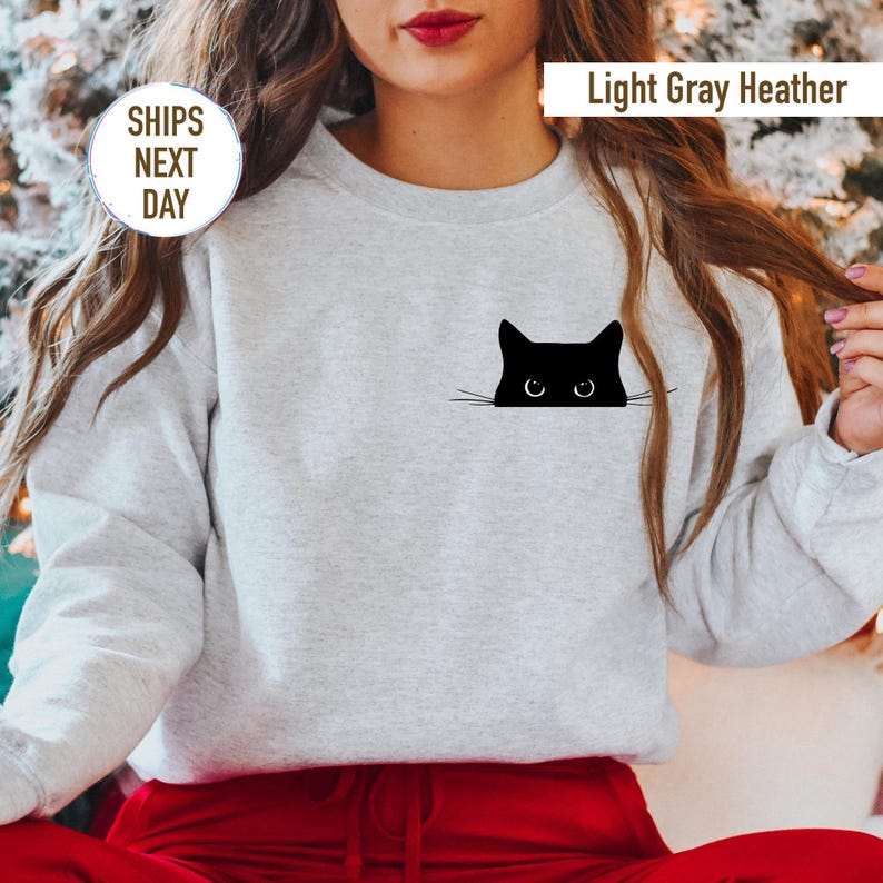 Black Cat Sweatshirt Cute Cat Lover Crewneck for Women Unisex Cozy Pullover Peeking Cat Graphic Cat Mom Gift Fall Winter Soft Casual Top zdjęcie 8