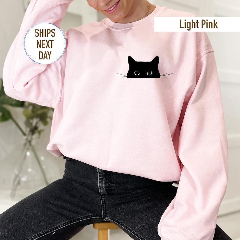 Black Cat Sweatshirt Cute Cat Lover Crewneck for Women Unisex Cozy Pullover Peeking Cat Graphic Cat Mom Gift Fall Winter Soft Casual Top zdjęcie 7