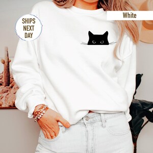 Black Cat Sweatshirt Cute Cat Lover Crewneck for Women Unisex Cozy Pullover Peeking Cat Graphic Cat Mom Gift Fall Winter Soft Casual Top zdjęcie 6