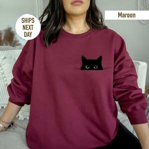 Black Cat Sweatshirt Cute Cat Lover Crewneck for Women Unisex Cozy Pullover Peeking Cat Graphic Cat Mom Gift Fall Winter Soft Casual Top zdjęcie 5
