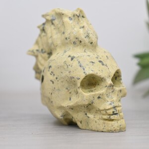 2,6 &quot;Naturquarz geschnitzter Schädel, Kristallheilung, Kristallgeschenk, geschnitzter Kristall, Kristallschädel, Jadeschädel, Kristallverzierung, Halloween-Schädel