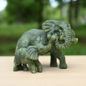3,4 &quot;&quot;natürliche grüne Jade geschnitzter Elefant, Kristallheilung, Kristallgeschenk,, Jadedekor, Elefantverzierung, Kristallschädel, Kristallelefant, Hauptdekor.&quot;