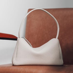 Sac sous les bras en cuir Togo | Sac en cuir minimaliste chic | Petit sac à bandoulière pour femme