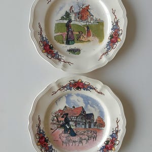 Set of 2 earthenware plates – Obernai, Sarreguemines Earthenware Factory (France), 1940s