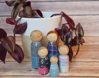 Custom Peg Doll Family of Five // personalized peg dolls // custom family portrait // heirloom gifts