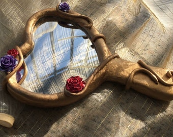 Vintage-geïnspireerde handgemaakte make-upspiegel met rozen en parels