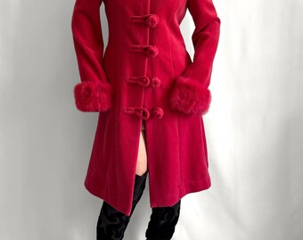 Moschino Chip & Chic Vintage 2000-tals asiatisk stil rosa babydoll jacka i ull och kaninpäls