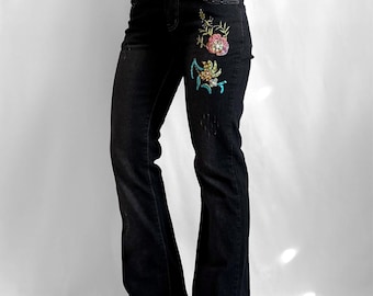 Jean vintage Y2K à imprimé floral brodé, délavé foncé