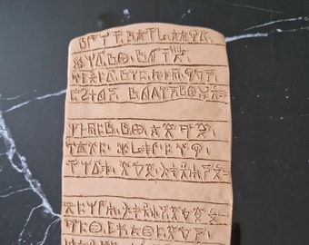 Handgemaakte replica's van Linear B-tablet, syllabisch schrift, Myceens