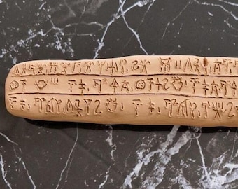 Handgemaakte replica's van Linear B-tablet, syllabisch schrift, Myceens